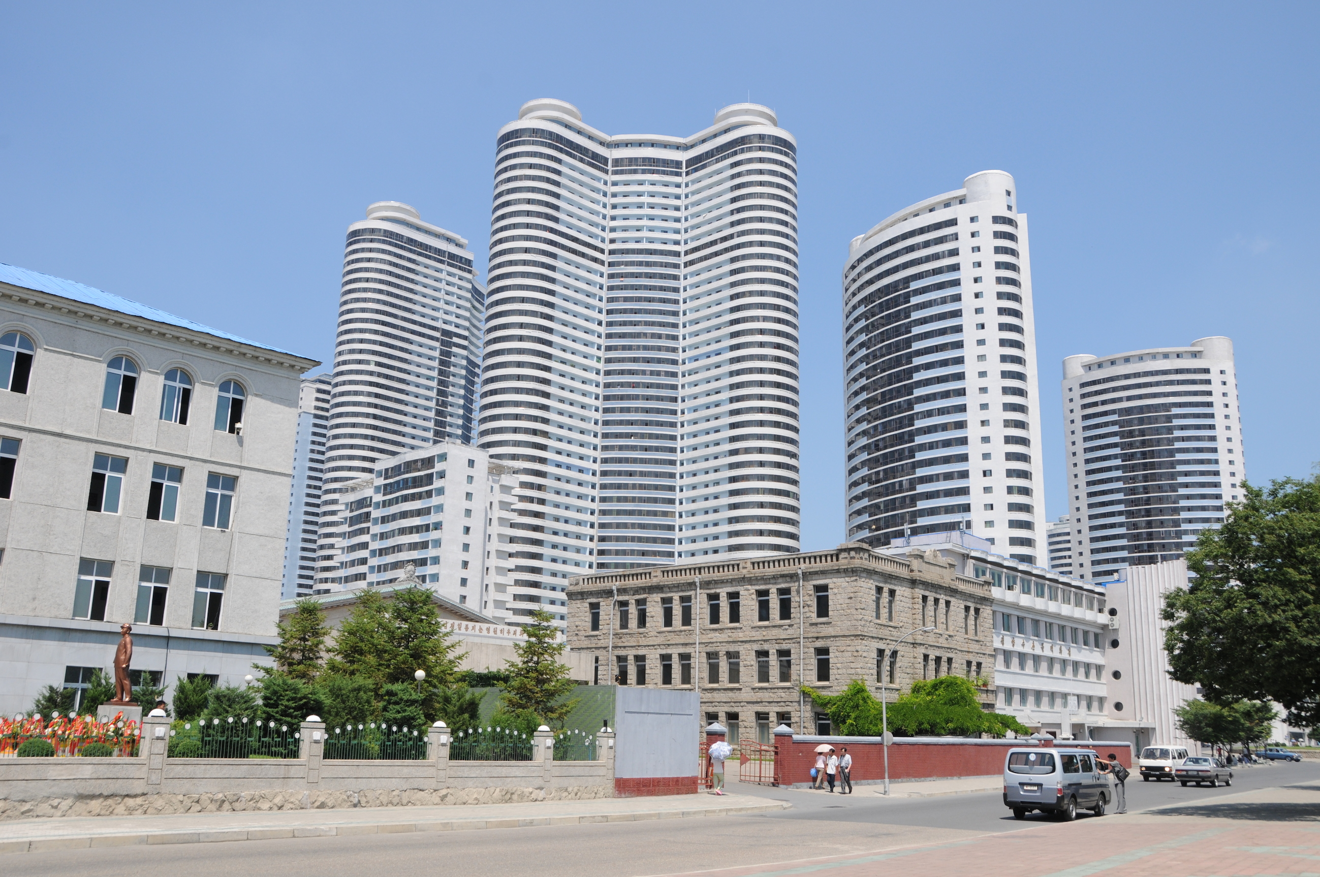 Public-housing-in-Pyongyang. (2)
