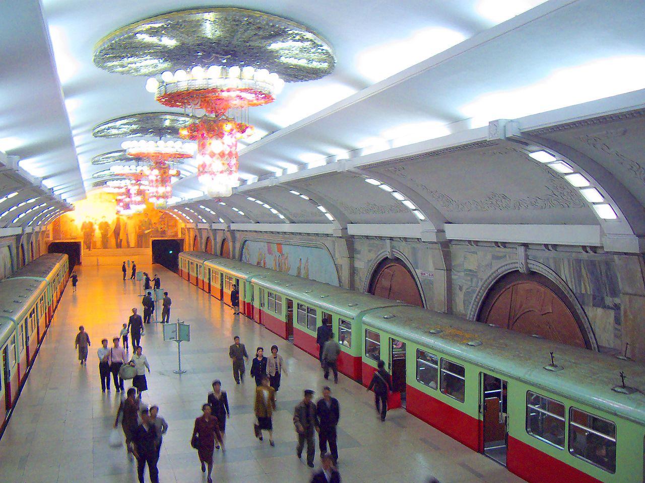 1280px-Pyongyang_Metro-1